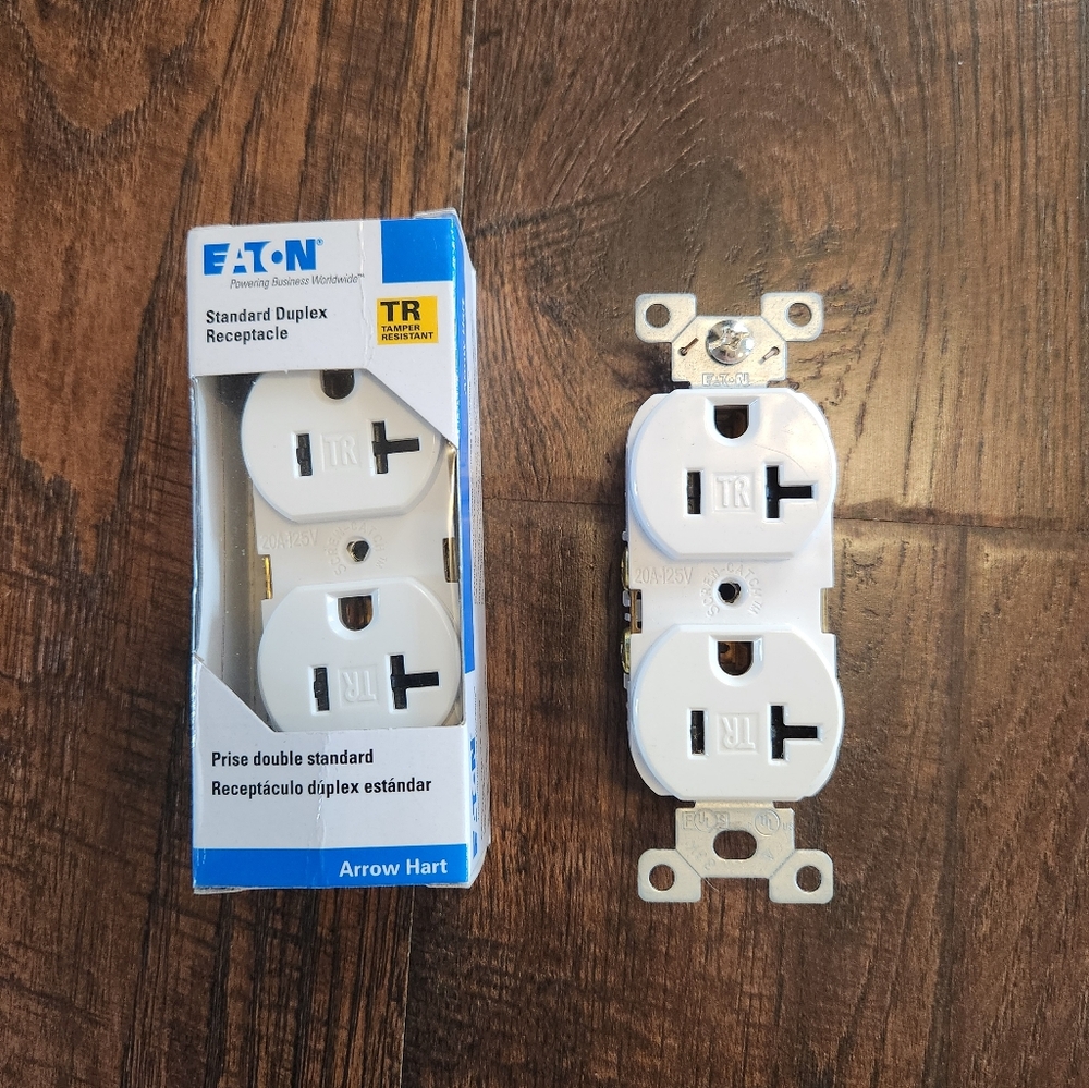 Eaton Standard Duplex Receptacle Tamper Resistant TRBR20W-BX-LW (TWO)
